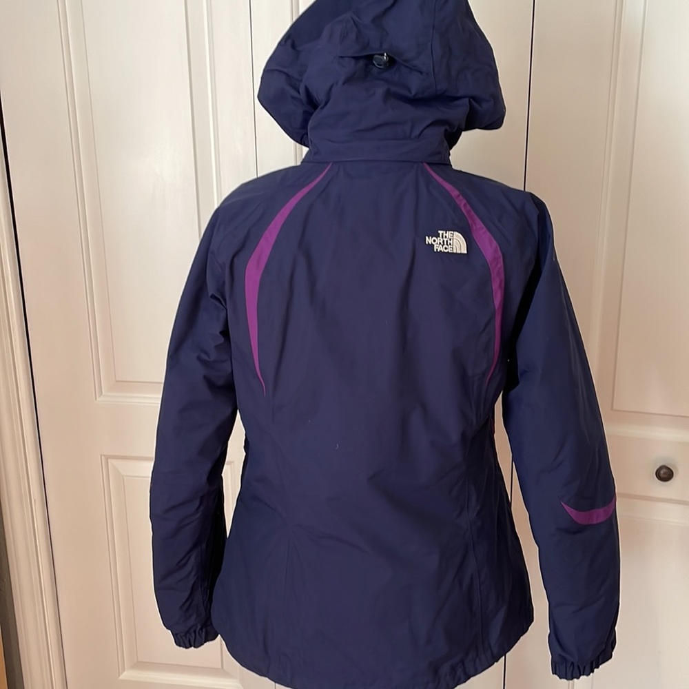 The north face thermoball jacket, size medium - Picture 3 of 5